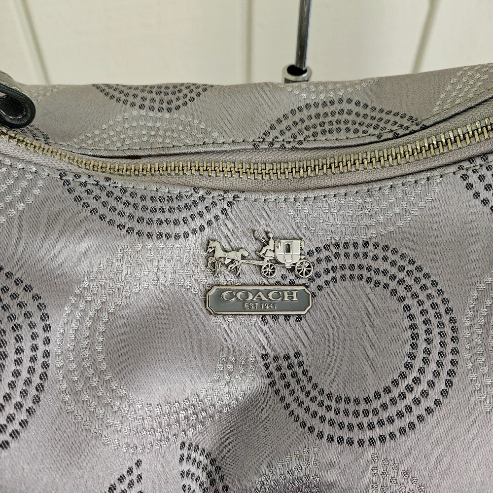 Beautiful Silver Coach bag - Picture 5 of 13